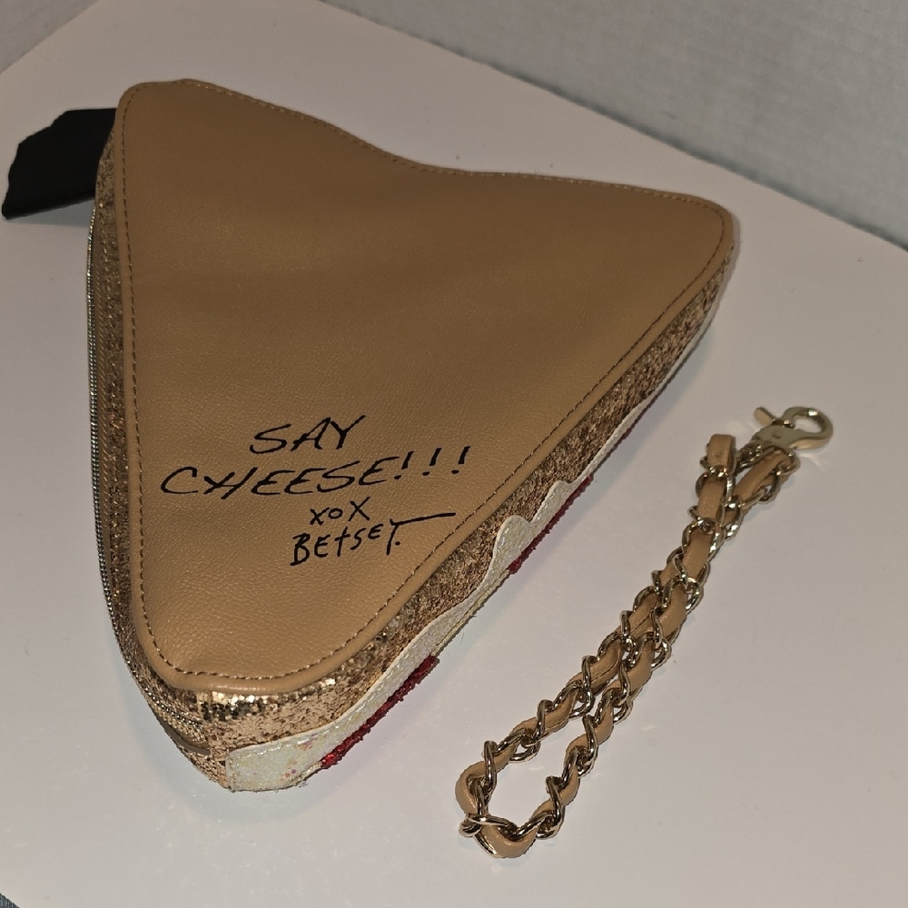 Betsey Johnson Betsey Johnson Say Cheese Pizza Slice Wristlet. - Picture 8 of 10